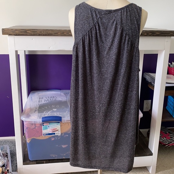 Patterned V Neck Tank - Picture 2 of 4